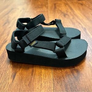 Teva Midform Universal Kids Black Sandals Size 1 NWOT Unisex